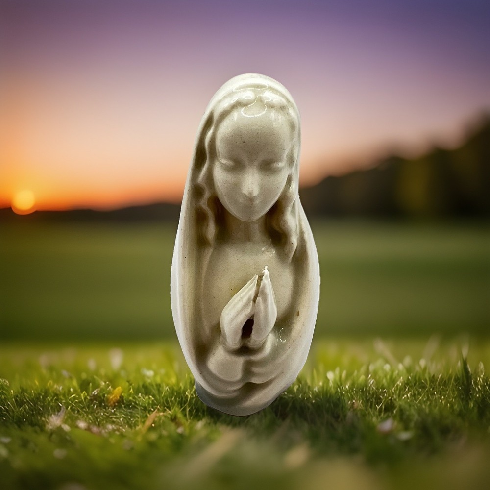 Vtg Virgin Mary Praying Hands Mother Mary Madonna Religious Figurine Ceramic 4"